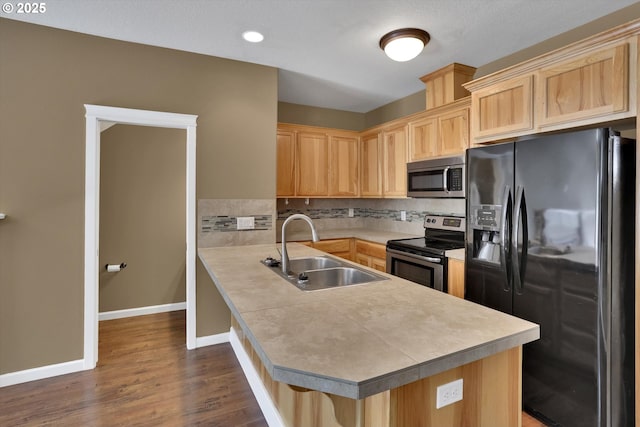 2622 Princeton Pl, Forest Grove, OR 97116 - kitchen with appliances with stainless steel finishes, a sink, light brown cabinets, baseboards, and a peninsula