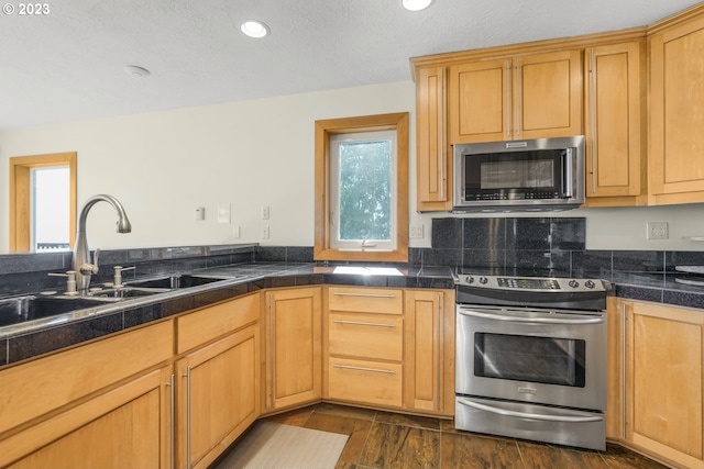 22000 SE Upper Matthews Creek Ln, Amity, OR 97101 - kitchen with appliances with stainless steel finishes and sink