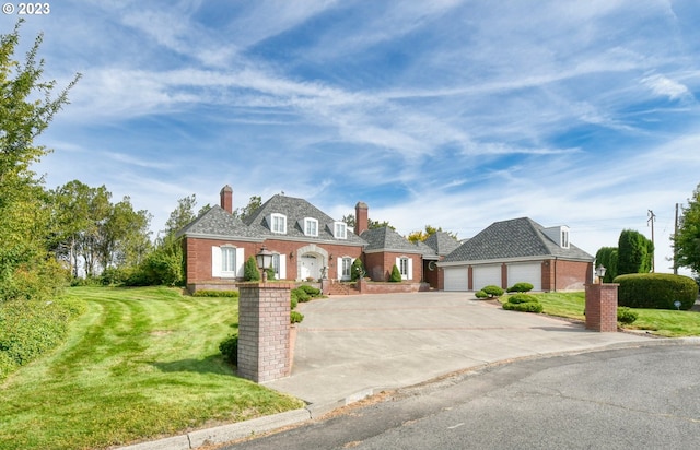 view of front facade featuring a front yard and a garage