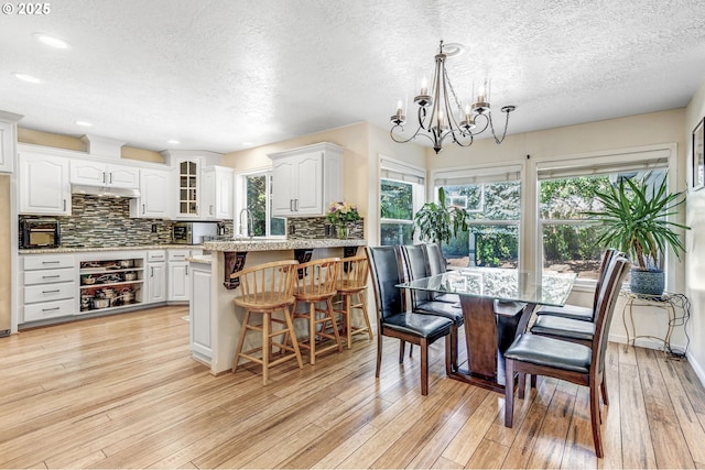 2940 Robinwood Dr, Forest Grove, OR 97116 - dining area with a textured ceiling, a chandelier, light wood-style flooring, and recessed lighting