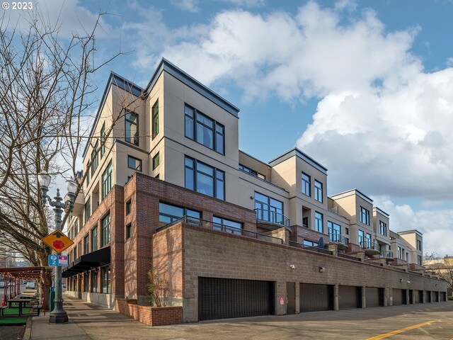 Listing photo 3 for 618 NW 12th Ave Unit 212, Portland OR 97209