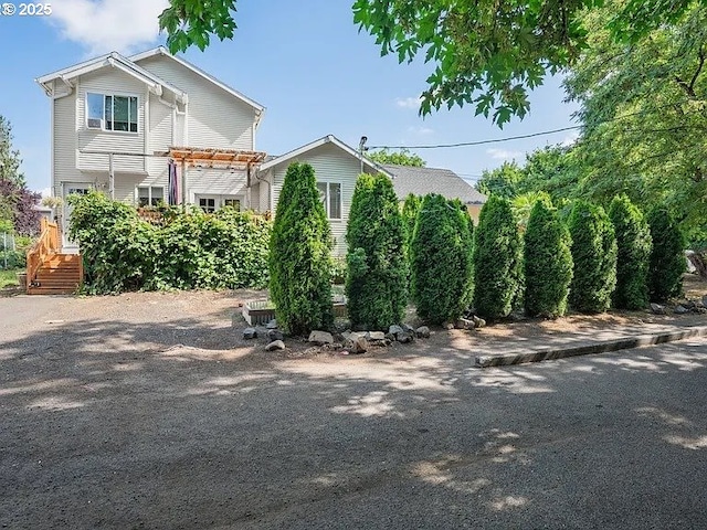 view of yard with a pergola