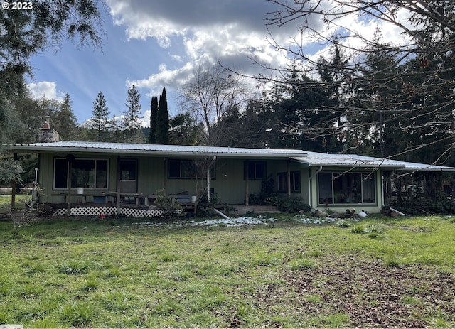 view of front of home with a porch and a front lawn