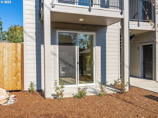 entrance to property featuring a balcony