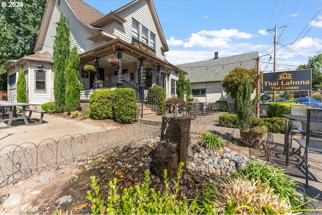 view of front of house