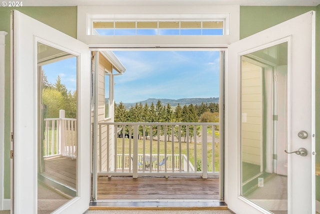 entryway featuring a mountain view