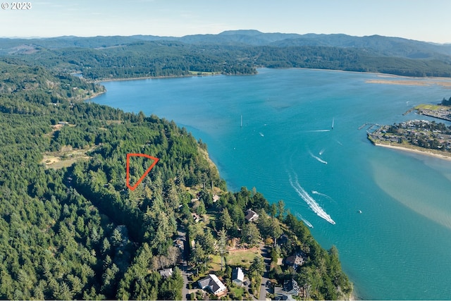 715/725 NW Highland Cir, Waldport, OR 97394