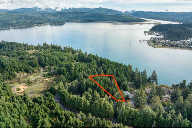 715/725 NW Highland Cir, Waldport, OR 97394