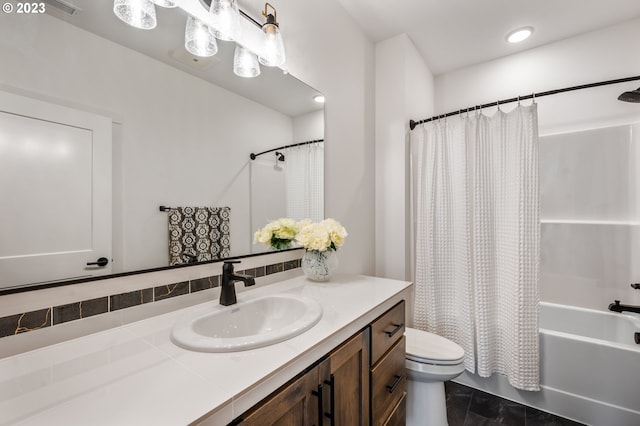 full bath featuring shower / tub combo, vanity, toilet, and recessed lighting