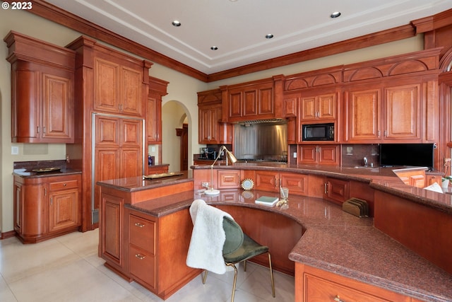 kitchen with sink, light tile floors, crown molding, black microwave, and a center island