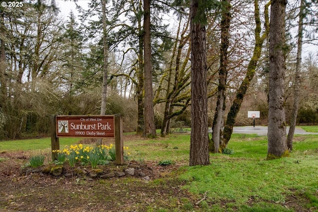 community / neighborhood sign with a lawn