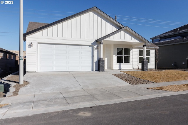 view of front facade with a garage