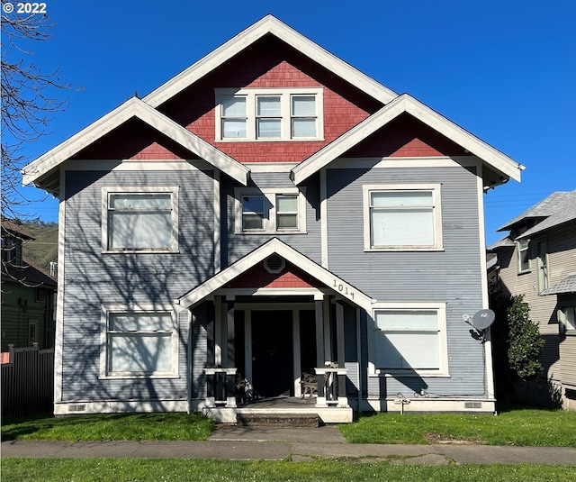 view of front of property with a front yard