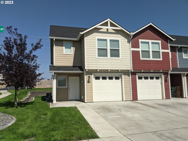 view of front of home featuring a front lawn and a garage