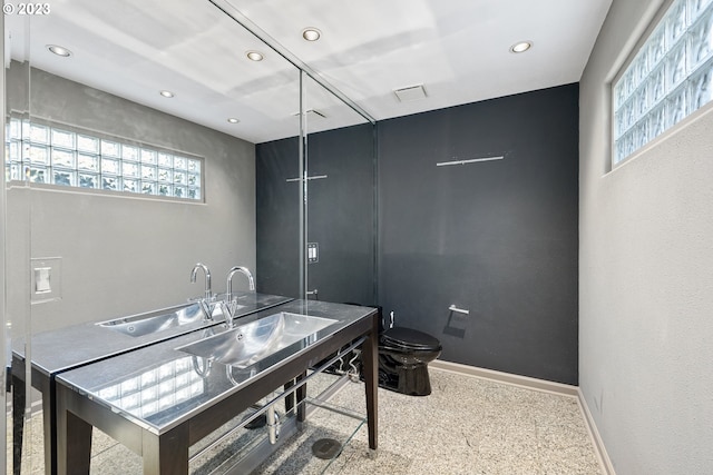 bathroom with visible vents, baseboards, recessed lighting, a sink, and toilet
