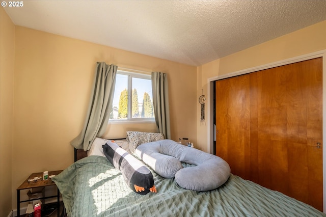 bedroom featuring a textured ceiling and a closet