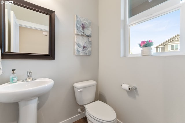 1647 N Millican Creek St, Lafayette, OR 97127 - half bath with toilet and baseboards