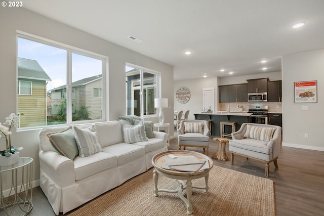 1647 N Millican Creek St, Lafayette, OR 97127 - living area featuring wood finished floors and recessed lighting