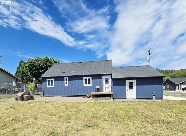 2951 NE Yount Ave, Roseburg, OR 97470 - back of property featuring a shingled roof