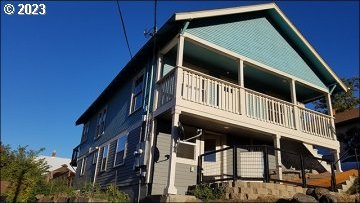 exterior space featuring a balcony