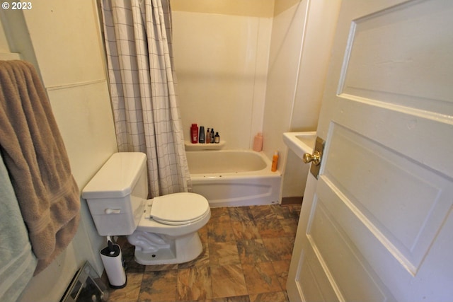 bathroom featuring toilet and shower / tub combo