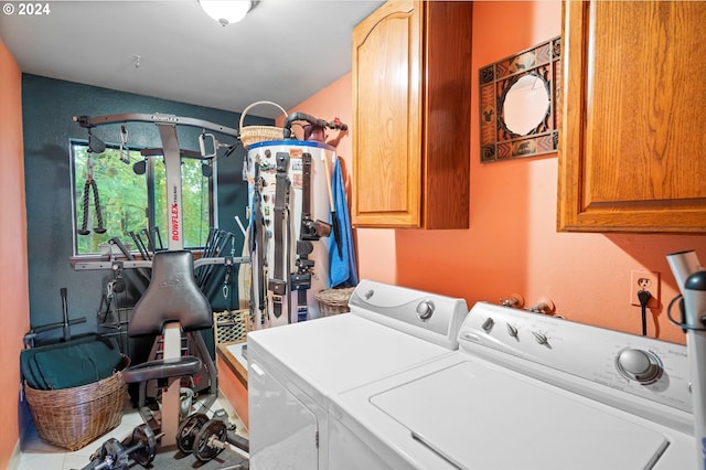 laundry room featuring tile patterned flooring, cabinets, and independent washer and dryer