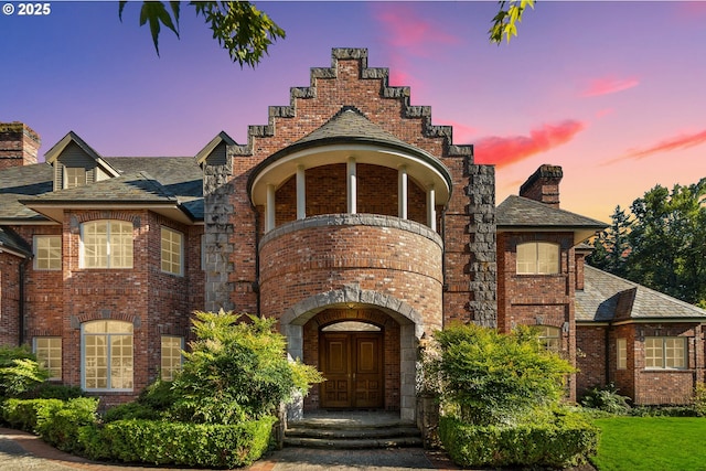 view of front of property featuring brick siding