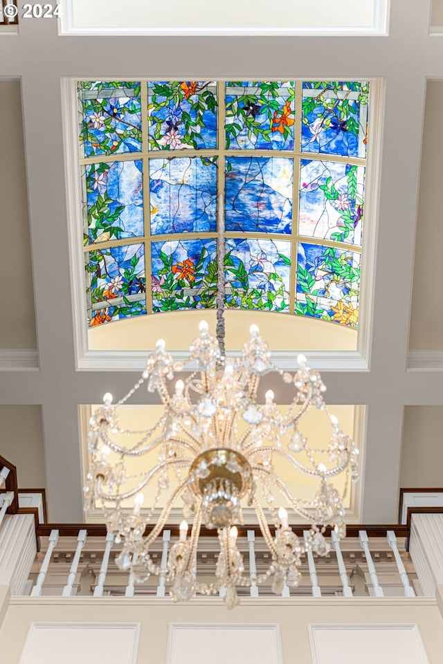 room details featuring a chandelier