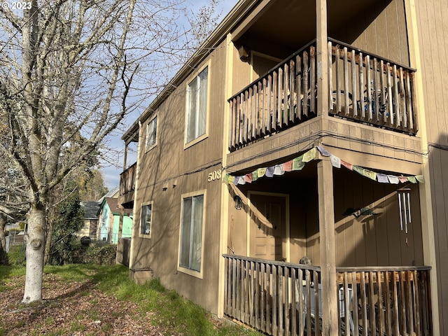 exterior space featuring a balcony