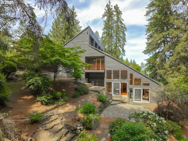 11135 SW Novare Pl, Tigard, OR 97223 - rear view of property with a patio