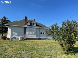 rear view of house featuring a lawn