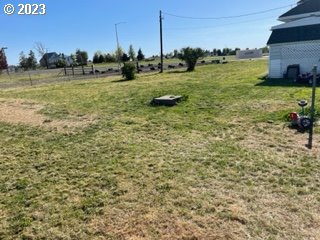 view of yard with a rural view