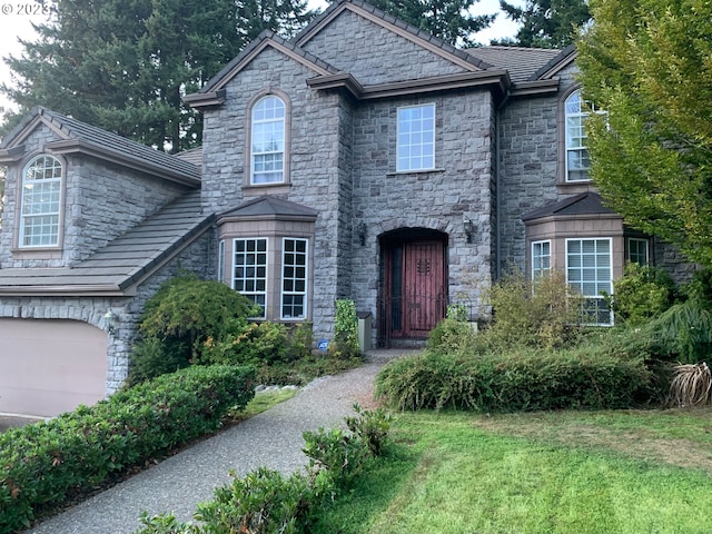 view of front of home with a front lawn