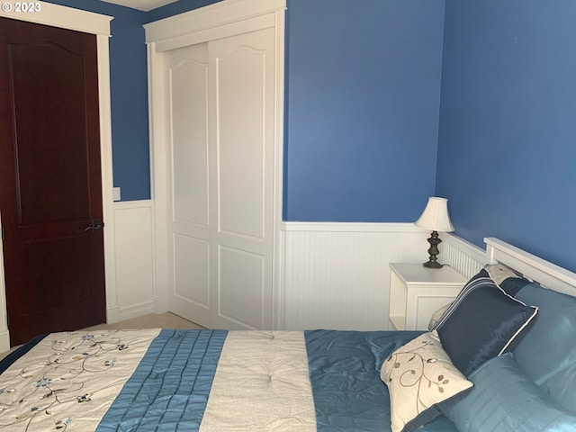 bedroom featuring a closet