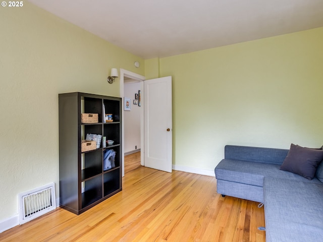 1405 NE 47th Ave, Portland, OR 97213 - living area featuring light wood finished floors and baseboards