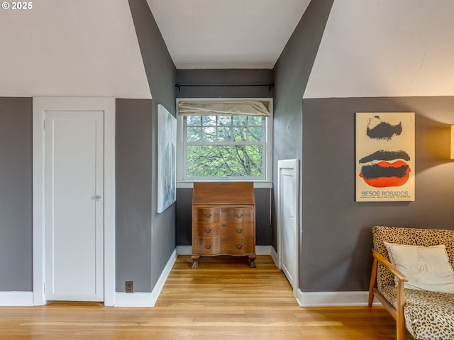 1405 NE 47th Ave, Portland, OR 97213 - entryway with light wood-style flooring and baseboards