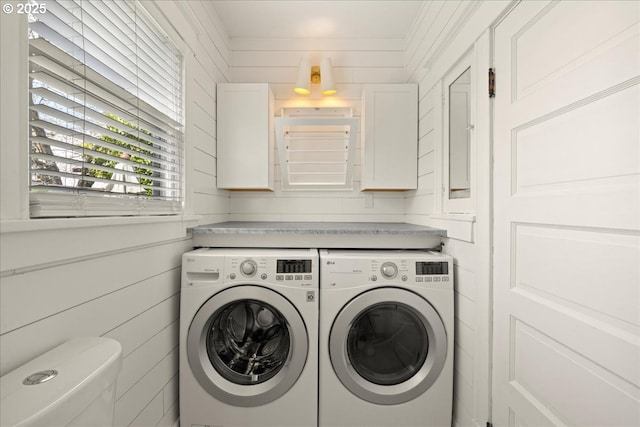 laundry area with laundry area and washing machine and clothes dryer
