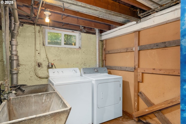 6105 NE 18th Ave, Portland, OR 97211 - washroom with washing machine and dryer
