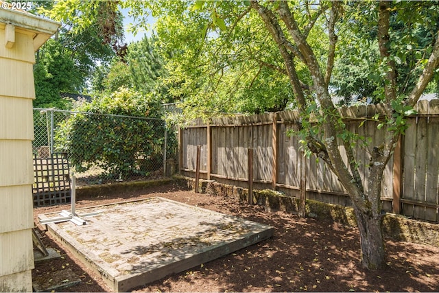 6105 NE 18th Ave, Portland, OR 97211 - view of fenced backyard