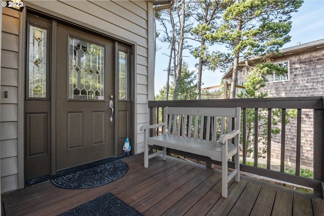 entrance to property featuring a wooden deck