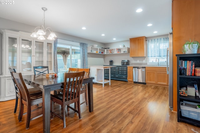 dining area featuring an inviting chandelier, light wood-style flooring, and recessed lighting