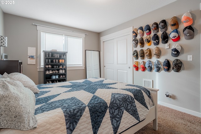 bedroom featuring a closet, carpet, visible vents, and baseboards