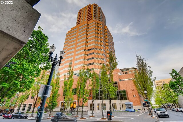 1414 SW 3rd Ave Unit 2101, Portland OR, 97201, 2 bedrooms, 2 baths condo for sale