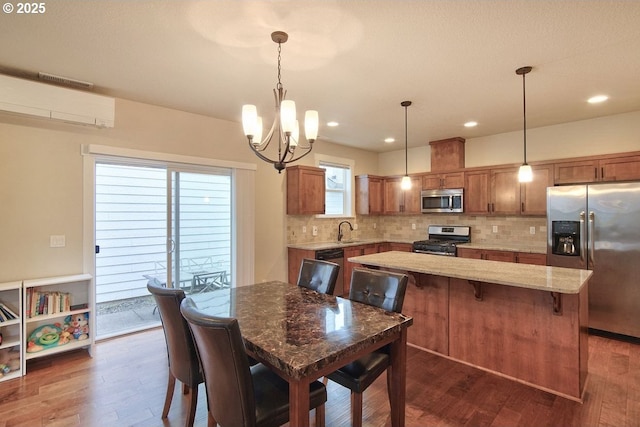 dining room with an inviting chandelier, dark wood-type flooring, and recessed lighting