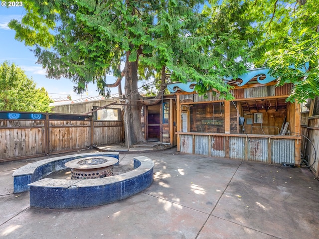 view of patio with a fire pit