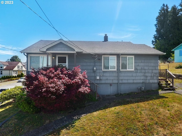 view of front of house featuring a front yard