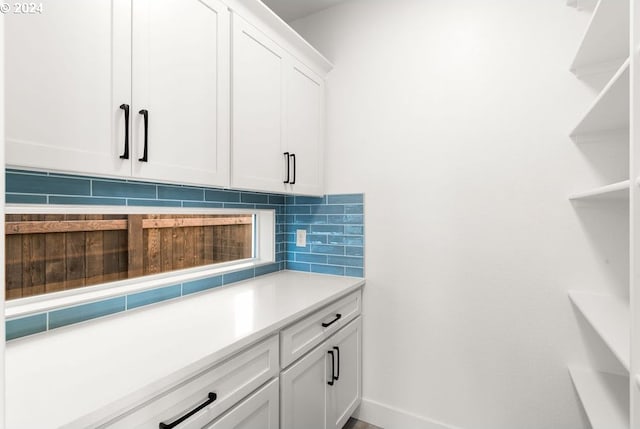 17007 NE 82nd St, Vancouver, WA 98682 - bar featuring decorative backsplash and baseboards