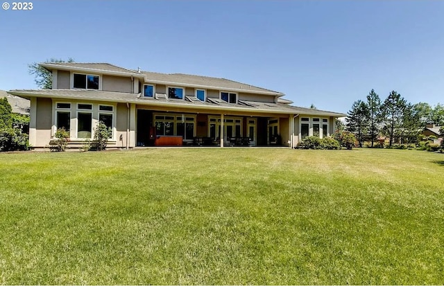 back of house featuring a lawn