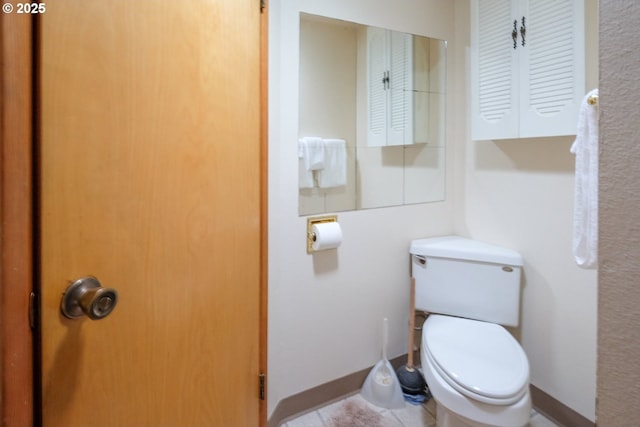 bathroom featuring toilet and baseboards