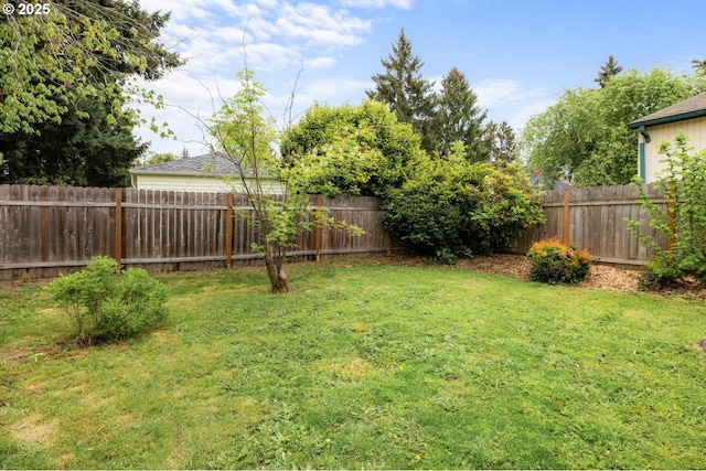 5414 NE 47th Ave, Portland, OR 97218 - view of yard featuring a fenced backyard
